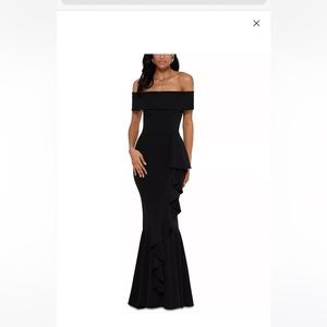 BETSY & ADAM
Off-The-Shoulder Mermaid Gown